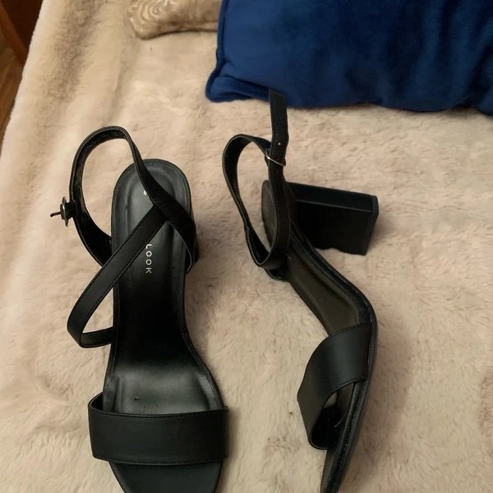 Elegant Black Heeled Sandals